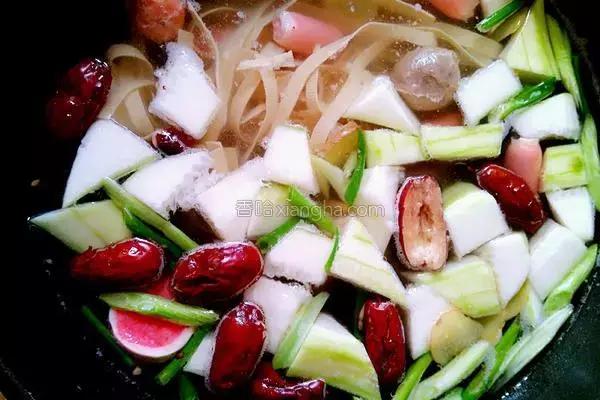 火锅做法大全_经典火锅食谱_清油和牛油哪个好吃